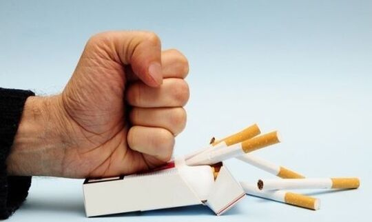 Откажувањето од пушењето ќе спречи болка во зглобовите на прстите